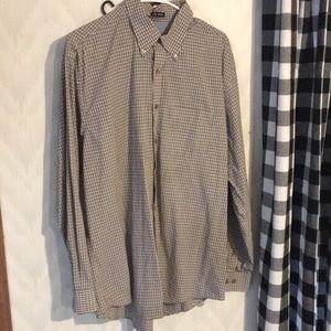 Van Heusen button down long sleeve shirt size Large fits 16-18 neck no iron